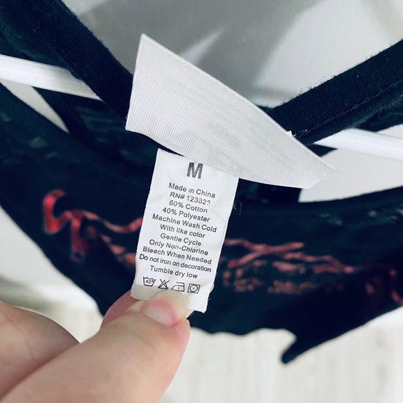 Sleeveless “Fangtasia” top - Picture 3 of 4